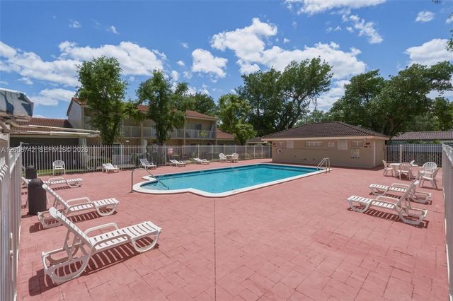 16613 NW 71st Ave, Miami Lakes, FL 33014
