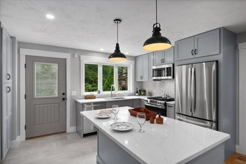 14 Norway Farms Dr Rear, Norfolk, MA 02056