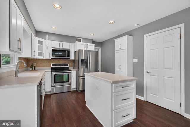 8811 HAYLOAD CT, Springfield, VA 22153
