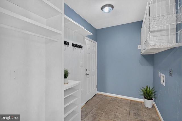 8811 HAYLOAD CT, Springfield, VA 22153