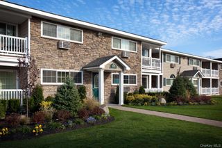 74 Johnson Avenue 4-1B, Sayville, NY 11782