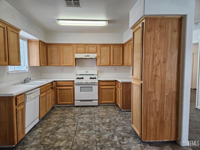 553 Grundy Avenue, Shafter, CA 93263