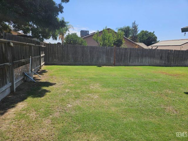 553 Grundy Avenue, Shafter, CA 93263