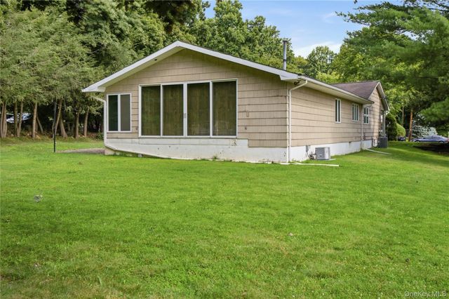 17 Little Brook Lane, New City, NY 10956