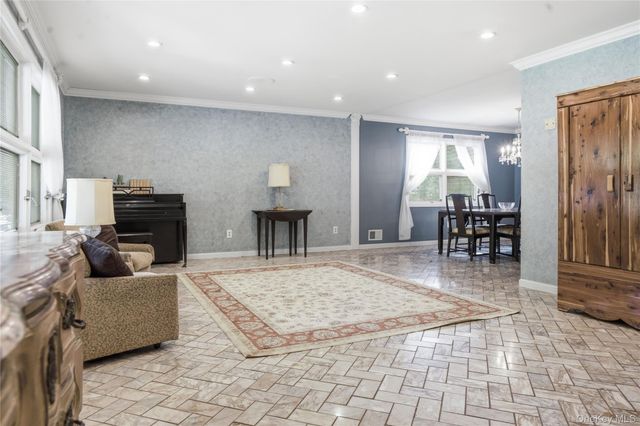 17 Little Brook Lane, New City, NY 10956