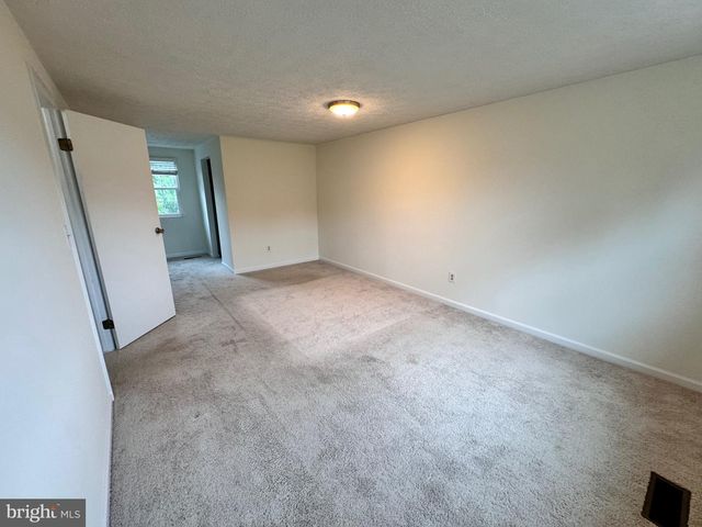 3001 GATEPOST LN, Herndon, VA 20171