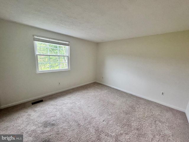 3001 GATEPOST LN, Herndon, VA 20171