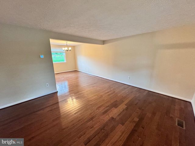 3001 GATEPOST LN, Herndon, VA 20171