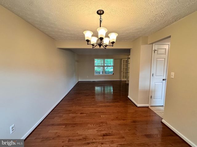 3001 GATEPOST LN, Herndon, VA 20171
