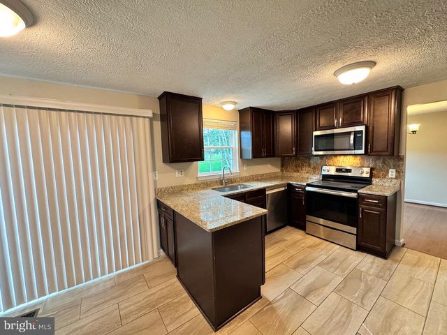 3001 GATEPOST LN, Herndon, VA 20171