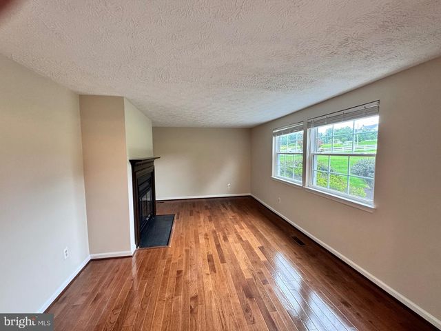 3001 GATEPOST LN, Herndon, VA 20171