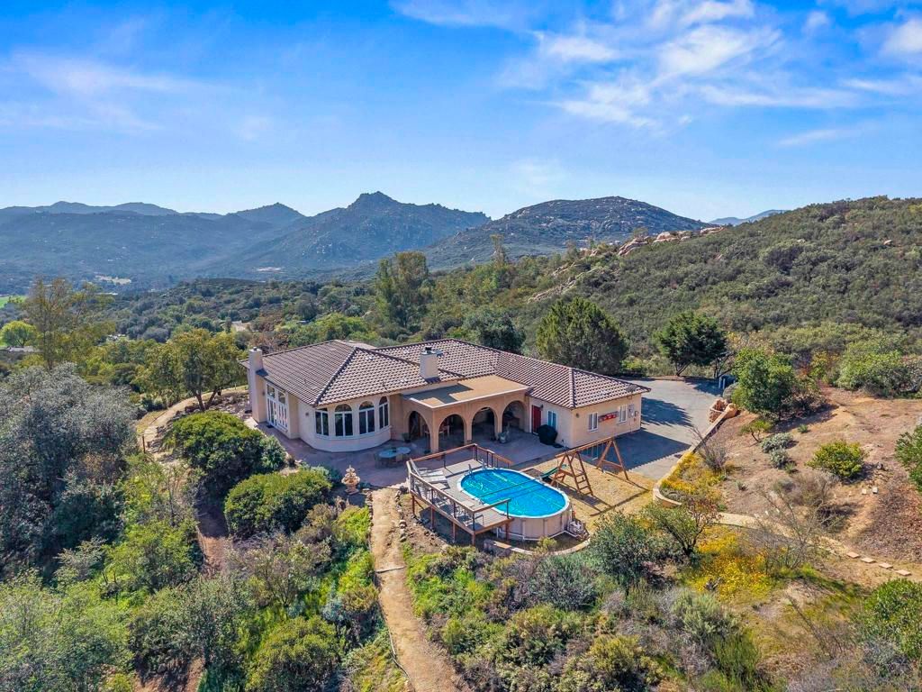 Image 1 of property listing at 17922 Sierra Cielo Ln, Jamul, CA 91935