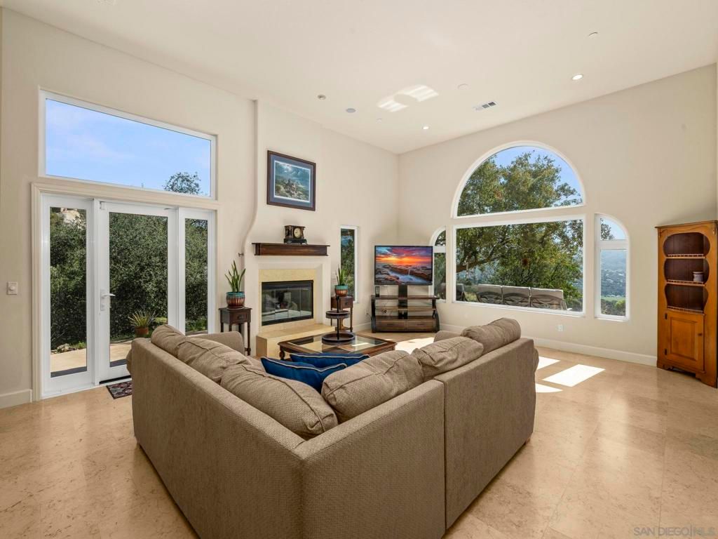 Image 12 of property listing at 17922 Sierra Cielo Ln, Jamul, CA 91935