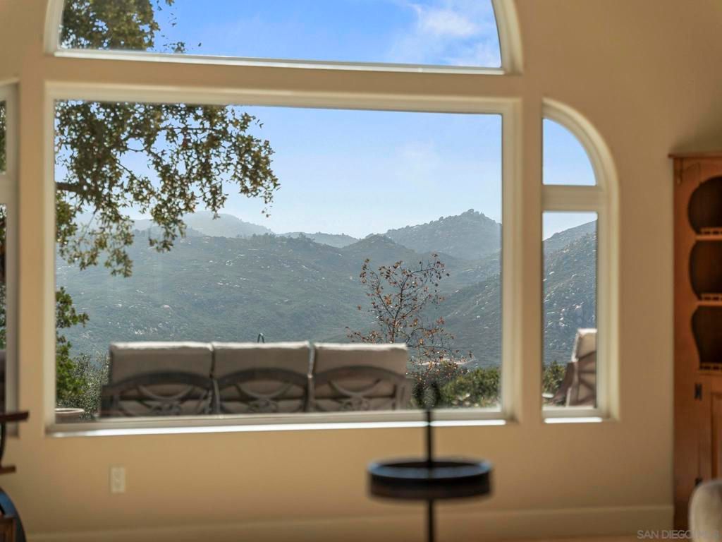 Image 14 of property listing at 17922 Sierra Cielo Ln, Jamul, CA 91935