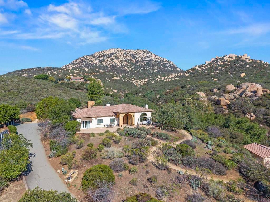 Image 2 of property listing at 17922 Sierra Cielo Ln, Jamul, CA 91935