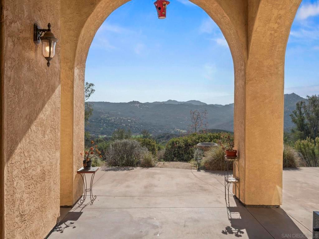 Image 27 of property listing at 17922 Sierra Cielo Ln, Jamul, CA 91935