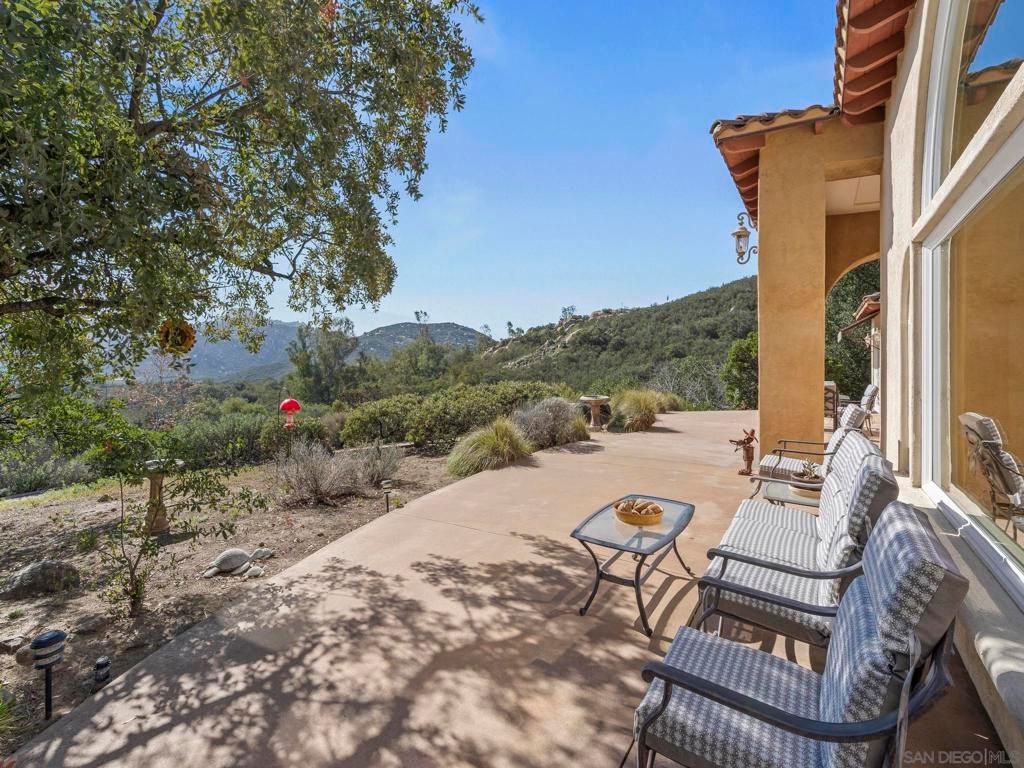 Image 4 of property listing at 17922 Sierra Cielo Ln, Jamul, CA 91935