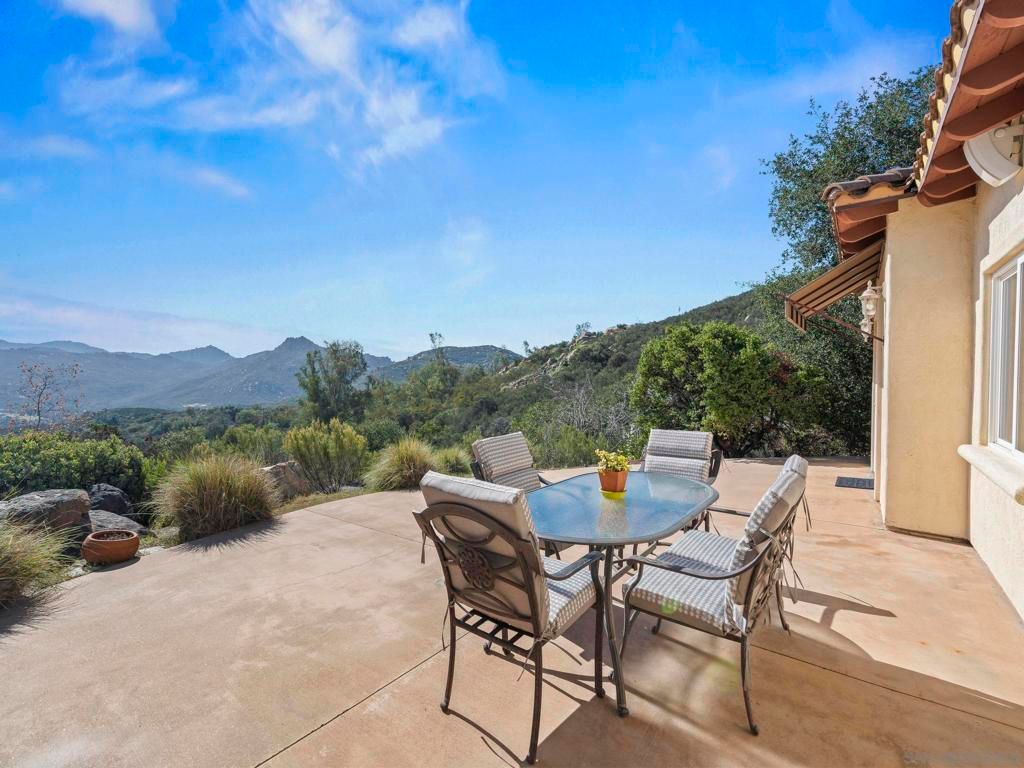 Image 5 of property listing at 17922 Sierra Cielo Ln, Jamul, CA 91935