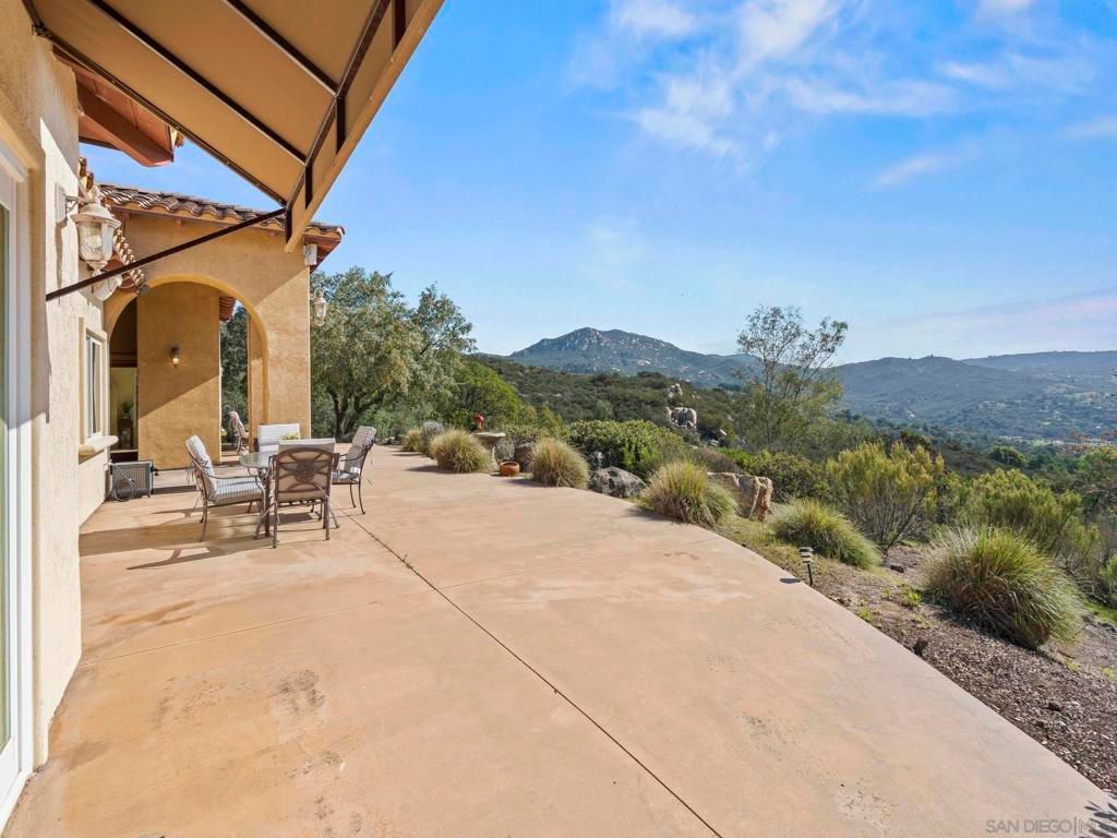 Image 6 of property listing at 17922 Sierra Cielo Ln, Jamul, CA 91935