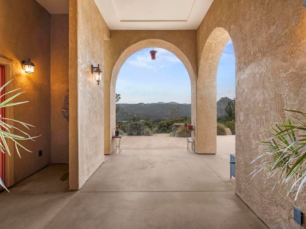 Image 7 of property listing at 17922 Sierra Cielo Ln, Jamul, CA 91935