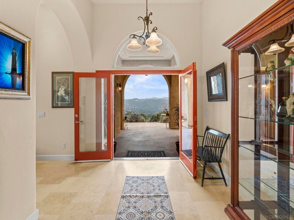 Image 8 of property listing at 17922 Sierra Cielo Ln, Jamul, CA 91935