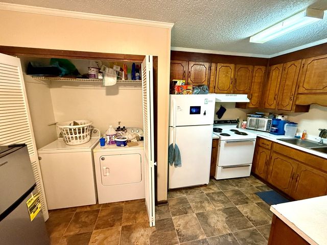 118 Weeks Drive, Enterprise, AL 36330