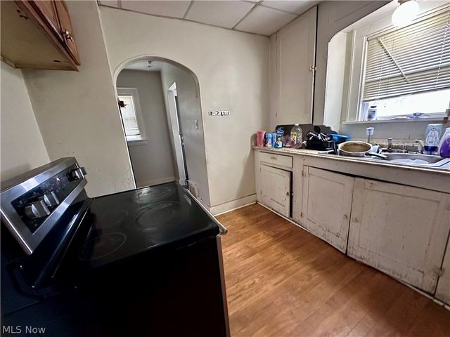 1127 East Avenue, Akron, OH 44307