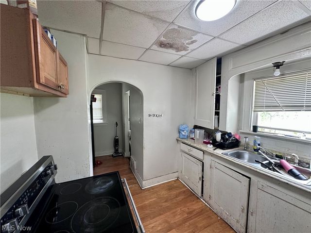 1127 East Avenue, Akron, OH 44307
