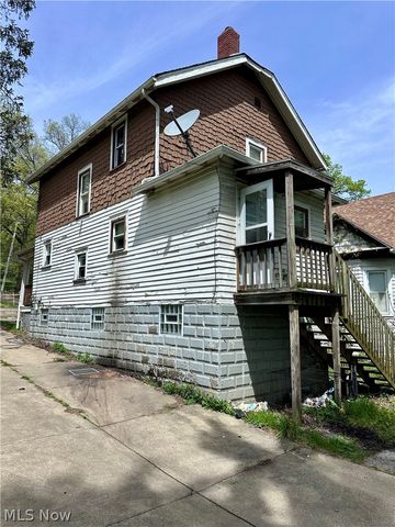 1127 East Avenue, Akron, OH 44307