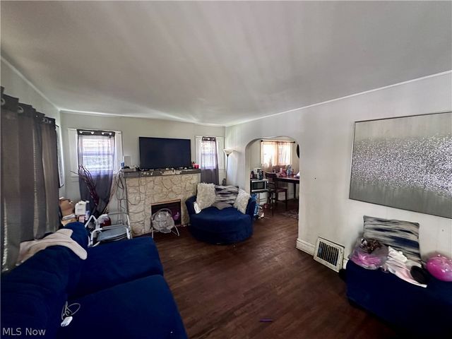 1127 East Avenue, Akron, OH 44307