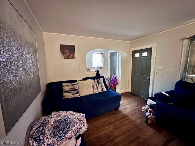 1127 East Avenue, Akron, OH 44307