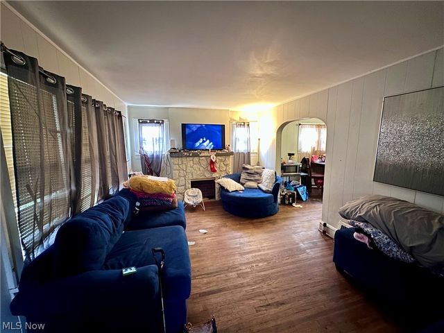 1127 East Avenue, Akron, OH 44307