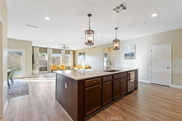 3731 N Summers Court, Visalia, CA 93291