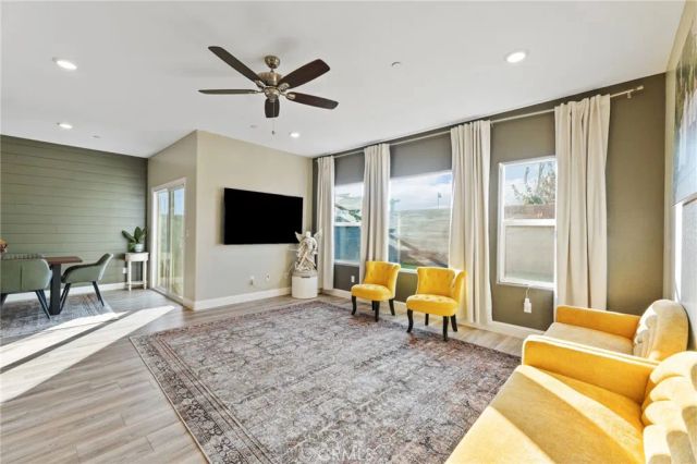 3731 N Summers Court, Visalia, CA 93291