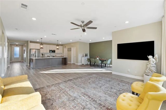 3731 N Summers Court, Visalia, CA 93291