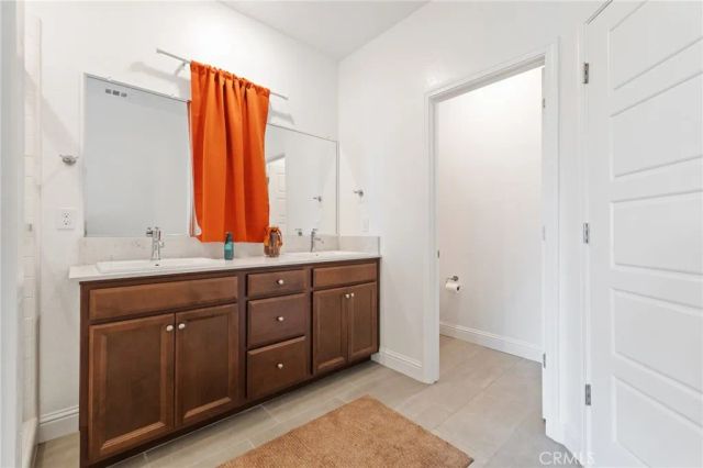 3731 N Summers Court, Visalia, CA 93291