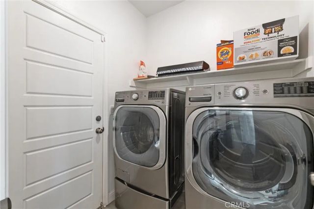 3731 N Summers Court, Visalia, CA 93291