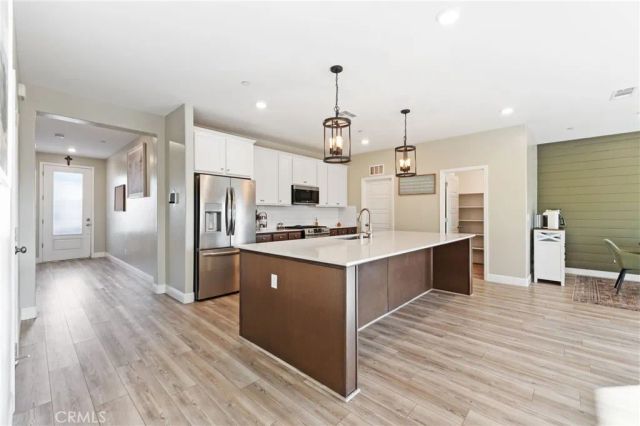 3731 N Summers Court, Visalia, CA 93291