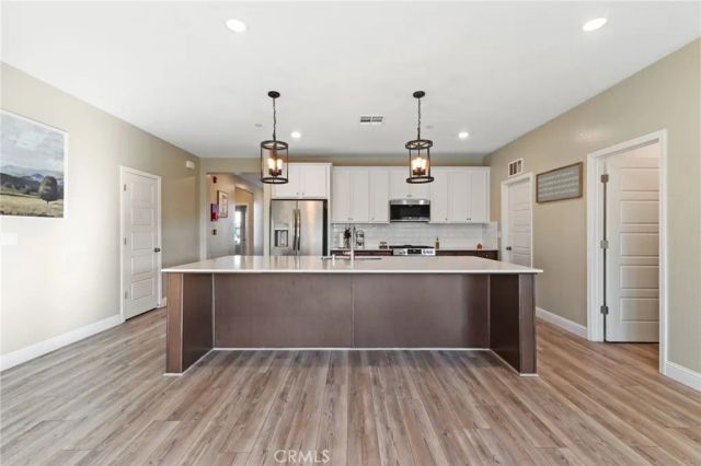 3731 N Summers Court, Visalia, CA 93291