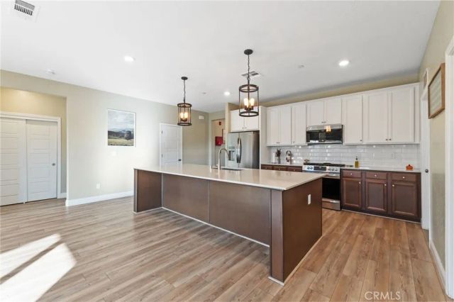 3731 N Summers Court, Visalia, CA 93291