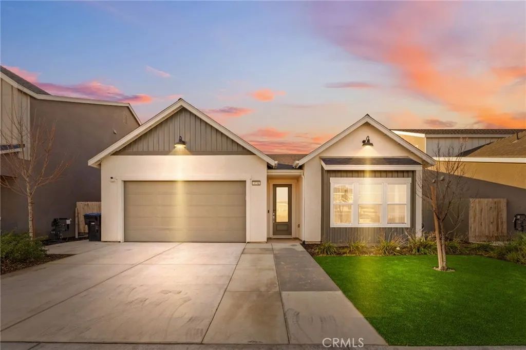 3731 N Summers Court, Visalia, CA 93291