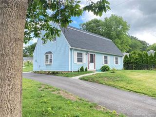 28 Grove Place, Danbury, CT 06810