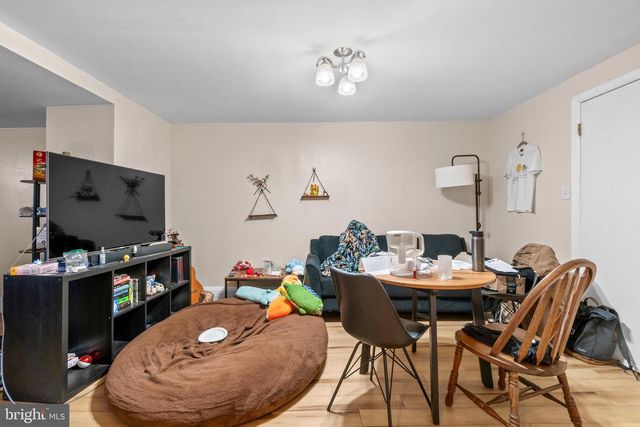 211 E 33RD ST, Baltimore, MD 21218