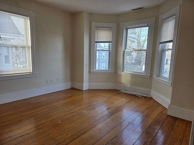 209 Ash St 2-R, Waltham, MA 02453