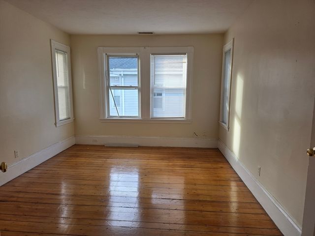 209 Ash St 2-R, Waltham, MA 02453