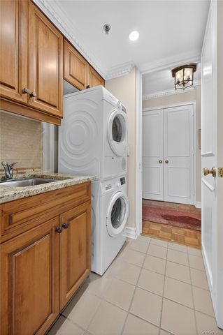 100 Hilton Avenue 411, Garden City, NY 11530