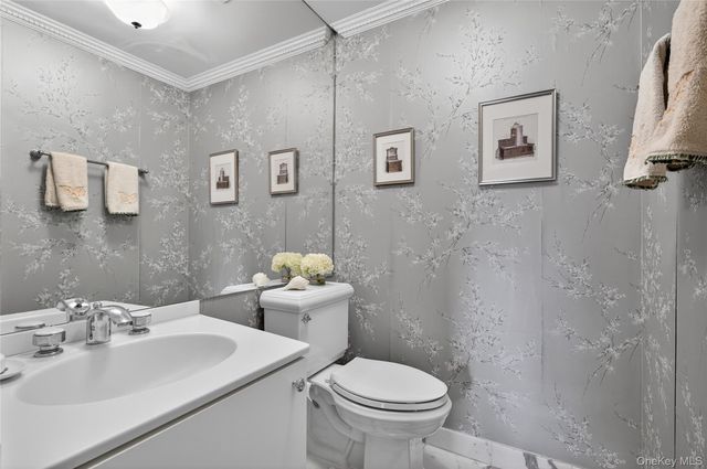 100 Hilton Avenue 411, Garden City, NY 11530