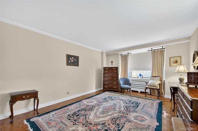 100 Hilton Avenue 411, Garden City, NY 11530