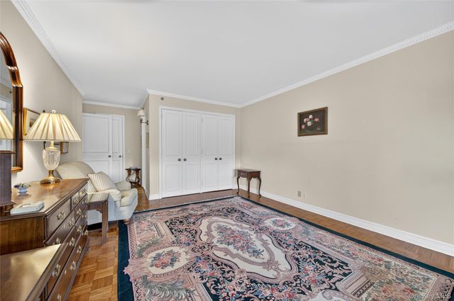 100 Hilton Avenue 411, Garden City, NY 11530