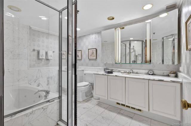 100 Hilton Avenue 411, Garden City, NY 11530